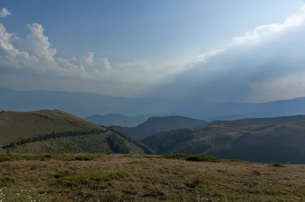 Mountain landscape at Central Balkan mountain, pass Beklemeto — Stock Photo, Image