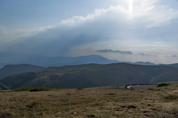 Mountain landscape at Central Balkan mountain, pass Beklemeto, Stara Planiana — Stock Photo, Image