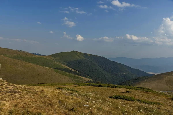 Mountain landscape at Central Balkan mountain, pass Beklemeto, Stara Planiana — Stock Photo, Image