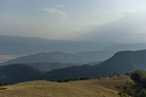 Гірський краєвид на центральний Балканські гори, Beklemeto або Троян пас — стокове фото
