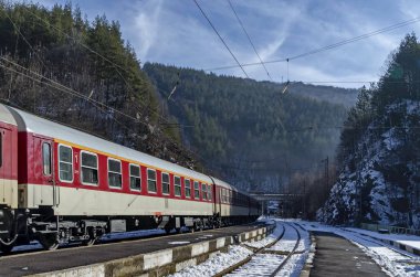 Hızlı tren tren istasyonu, Koprivshtitsa geçen
