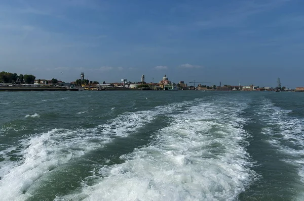 View from the sea at the residential district of waterside in Venezia — Stock Photo, Image