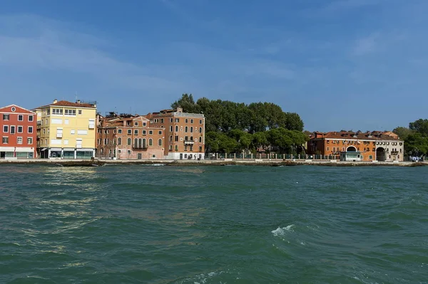 View from the sea at the residential district of waterside in Venezia — Stock Photo, Image