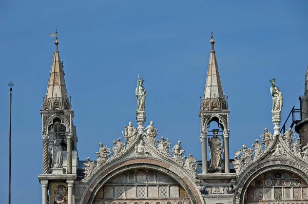 Fragment van schoonheid Marcobasiliek bij San Marco plein of piazza Venezia, Venetië, Italië — Stockfoto