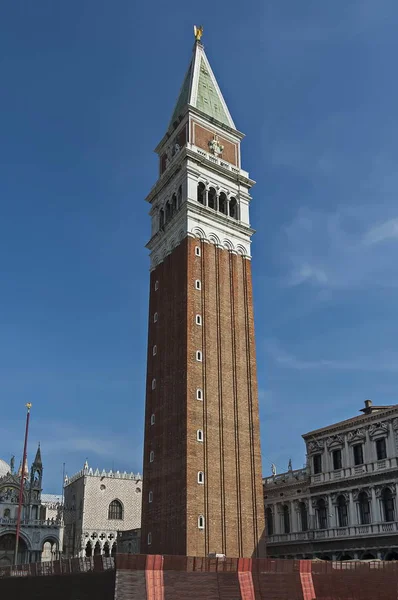 Campanila klokkentoren op piazza San Marco in Venezia, Venetië, Italië, Europa — Stockfoto