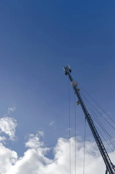 Część Wieży Telekomunikacyjnej Anteną Zimą Góry Plana Bułgaria — Zdjęcie stockowe