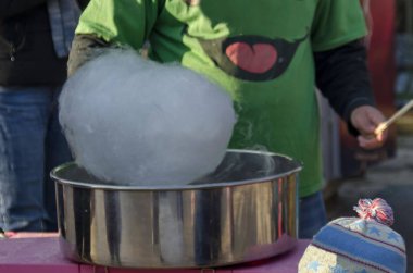 Park, Sofya, Bulgaristan teneke kutuda pamuk şeker yapma  