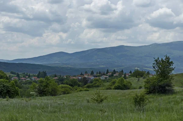 Escena Con Planicie Montaña Bosque Distrito Residencial Del Pueblo Bulgaro — Foto de Stock