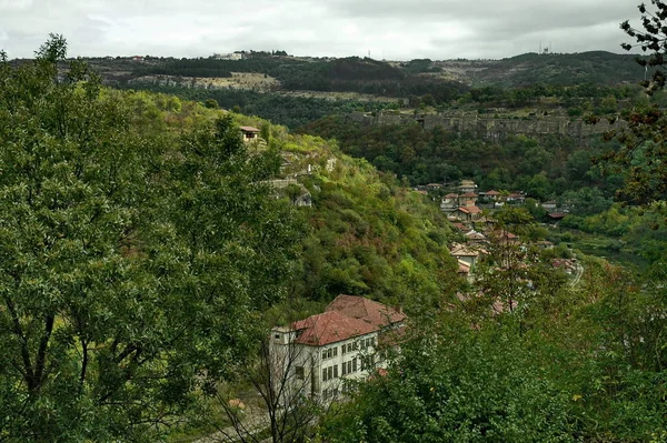 Vista Barrio Residencial Con Casas Antiguas Río Yantra Veliko Tarnovo — Foto de Stock