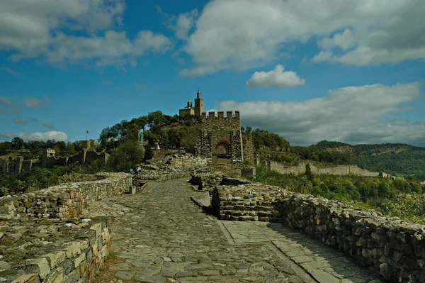 Vista Geral Entrada Principal Ruínas Fortaleza Tsarevets Fortaleza Medieval Localizada — Fotografia de Stock