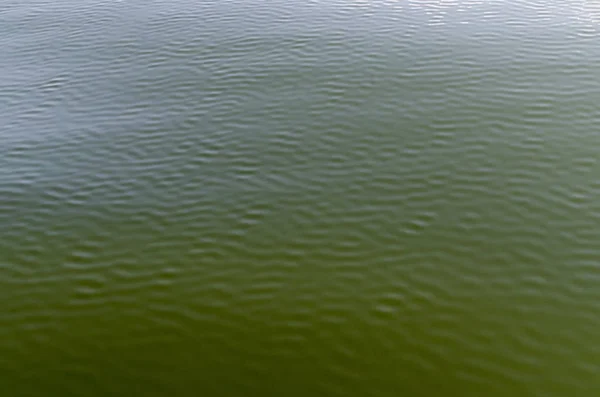 Latar Belakang Alami Air Yang Menarik Dengan Refleksi Danau Gunung — Stok Foto