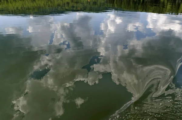 Природні Відзеркалення Озері Влассіна Чарівному Хмарному Небі Південно Східній Сербії — стокове фото