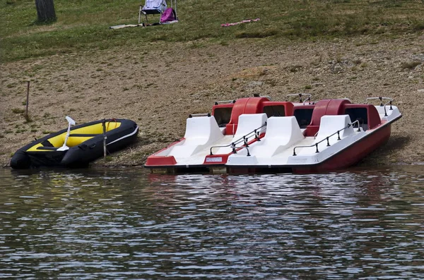 Vlasina Fjällsjö Serbien Augusti 2019 Landskap Med Berg Glänta Strand — Stockfoto