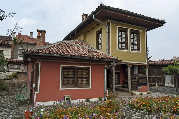 Panagyurishte Bulgaria September 2011 View Residential Neighborhood Old Houses Interestingly — Zdjęcie stockowe