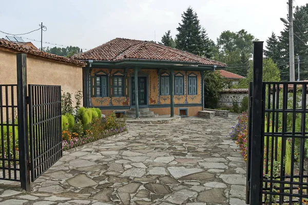 Panagyurishte Bulgaria September 2011 View Residential Neighborhood Old Houses Interestingly — Stock Photo, Image