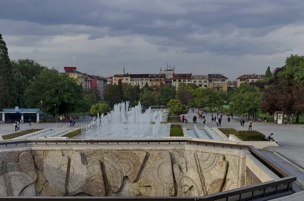 Sofia Bulgária Outubro 2019 Água Das Fontes Frente Palácio Nacional — Fotografia de Stock