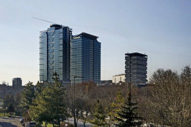 Sofya, Bulgaristan - 12 Aralık 2016: Bulgaristan 'ın başkenti Sofya' da yeni çağdaş evlere sahip bir yerleşim bölgesi. Ziyaret yerinde..