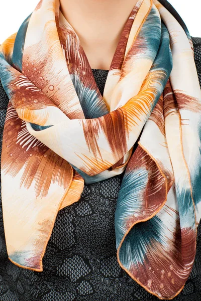Sidenscarf. Beige silk scarf runt halsen isolerad på vit bakgrund. — Stockfoto