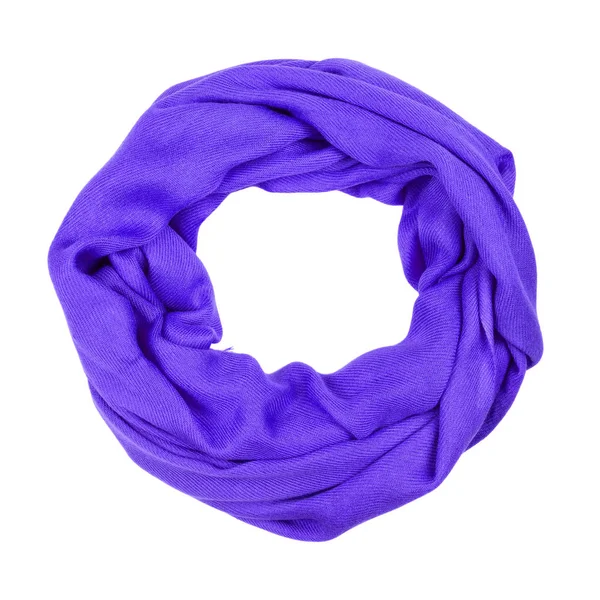 Фиолетовый шерстяной шарф на белом фоне . — стоковое фото