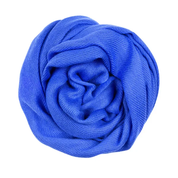 Modrý vlněný šátek izolované na bílém pozadí. — Stock fotografie