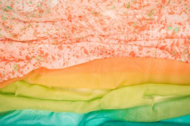 arka plan kumaştan yapılmış.