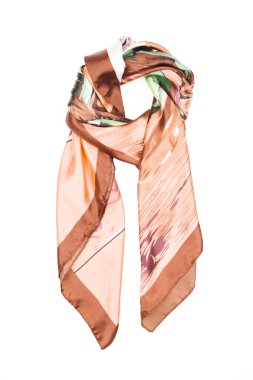 Beyaz arka plan üzerinde izole bej İpek eşarp.