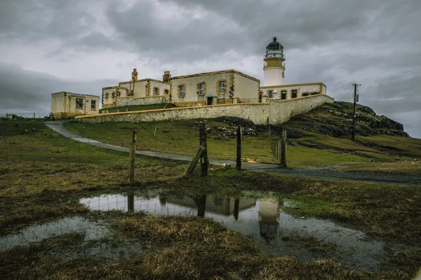 Drammatico scatto del faro di Neist Point a Skye — Foto Stock