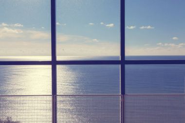 Karadeniz. Nebug şehir. Rusya. Asansör kabin görünümünden.