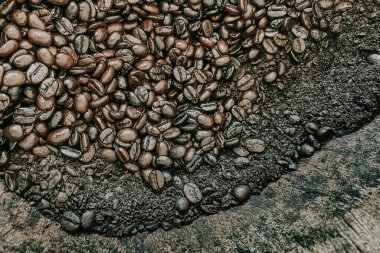 Yakından kavrulmuş kahve çekirdekleri. Odaklan.