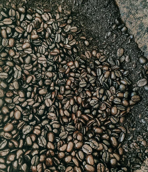 Жареные кофейные зерна закрываются. — стоковое фото