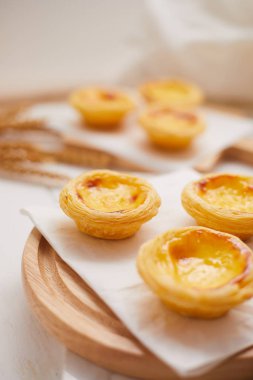 Masada yumurtalı tart var..