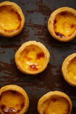 Masada yumurtalı tart var..