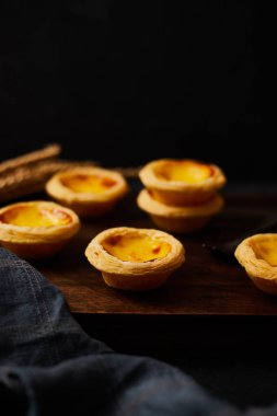Masada yumurtalı tart var..