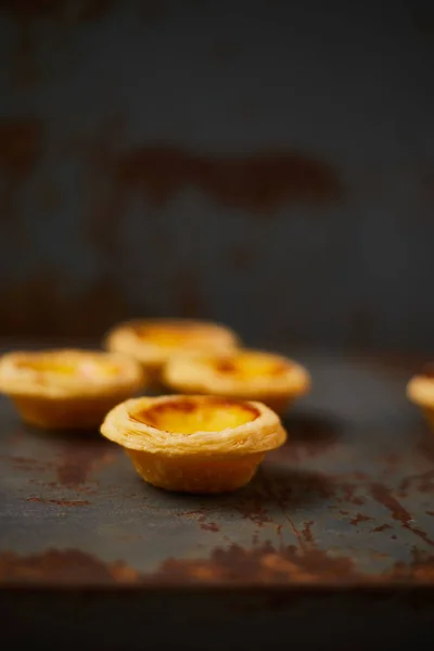 Äggtårta dessert på bordet. — Stockfoto