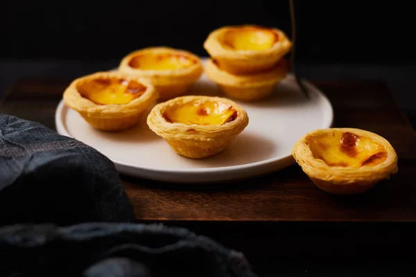 Masada yumurtalı tart var..