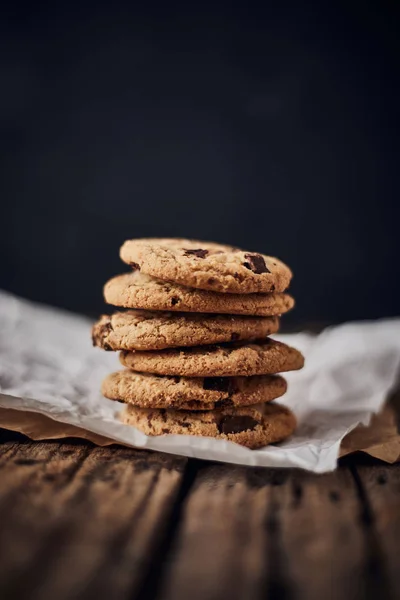 Chocolate chip cookies, Sweet biscuits, Concept for a tasty snac — Stock Photo, Image