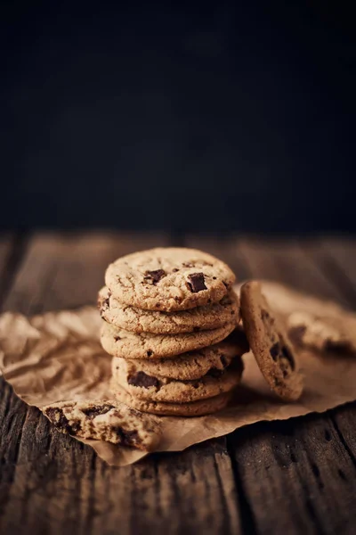 Chocolate chip cookies, Sweet biscuits, Concept for a tasty snac — Stock Photo, Image