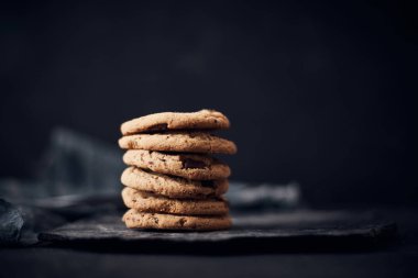 Çikolata parçalı kurabiyeler, tatlı bisküviler, lezzetli bir atıştırmalık için kavram.
