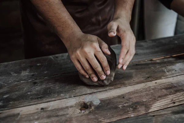 Craftsman hands close up, kneads and moistens the clay. — ストック写真