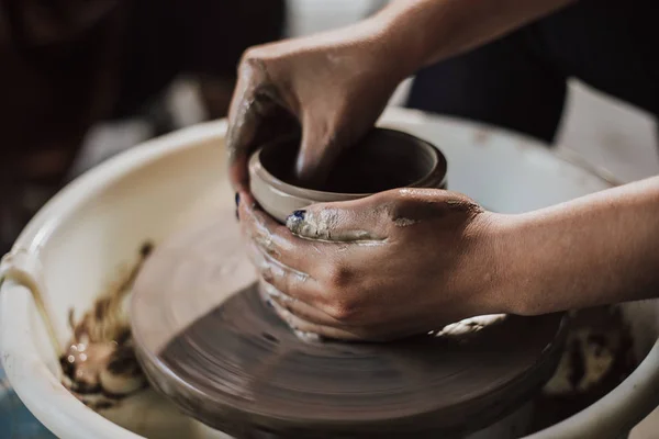 Hands of craftsman artist working on pottery wheel. — ストック写真