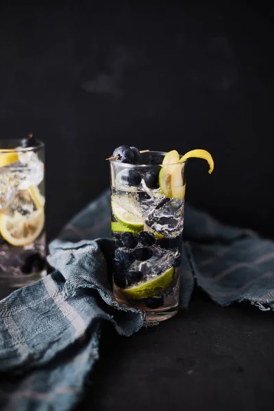 Zomer verse bosbessen limonade cocktails — Stockfoto