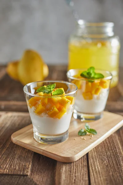 Yapışkan pirinçli mango, Tayland tatlılı.