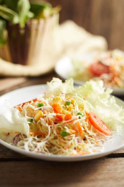 Taze sebze karışık salata..