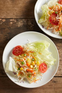 Taze sebze karışık salata..