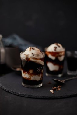 İtalya 'da affogato denilen vanilyalı dondurmalı buzlu kahve..