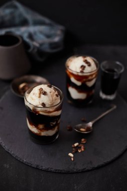 İtalya 'da affogato denilen vanilyalı dondurmalı buzlu kahve..