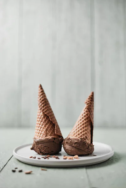 Csokoládé Krém Gofris Tölcsérben — Stock Fotó