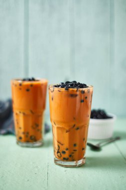 Tapioca İncileriyle Ev Yapımı Süt Çayı.