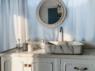 Banyo içi modern tasarım ile lavabo