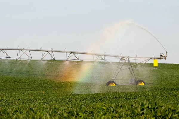 Sistema de irrigação arco-íris — Fotografia de Stock